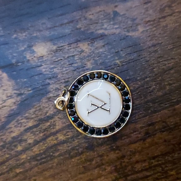 Louis Vuitton Black and White Pendant - Picture 5 of 6